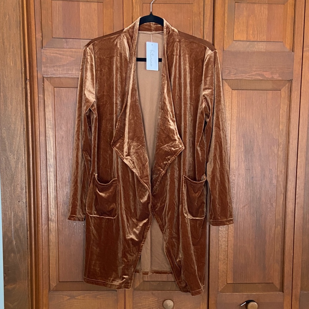 🏷️ BNWT Elegant Brown Velvet Long Blazer By Futurino